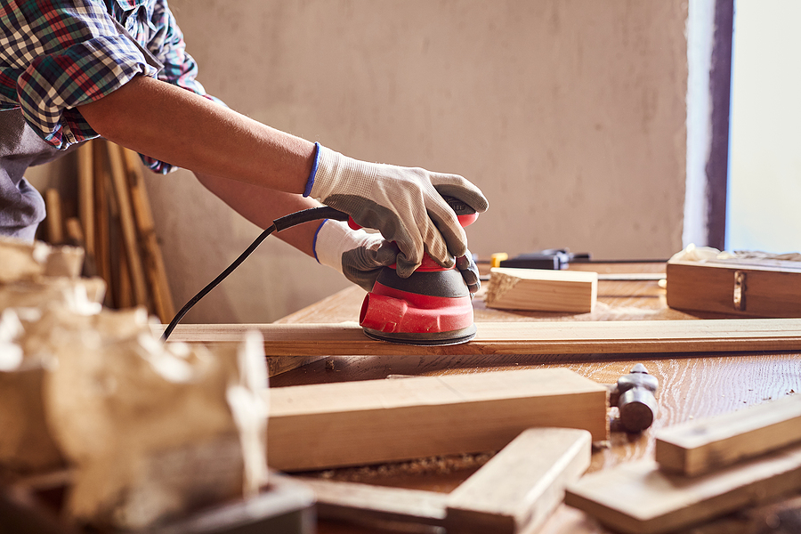 The Benefits of Using an Electric vs. Manual Hand Sander